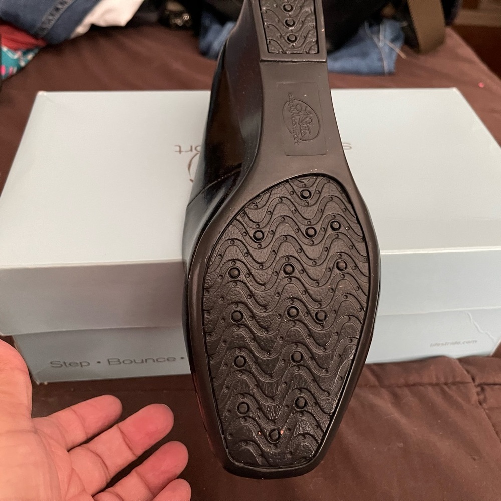 NWT Patent Leather Wedges - Picture 4 of 4